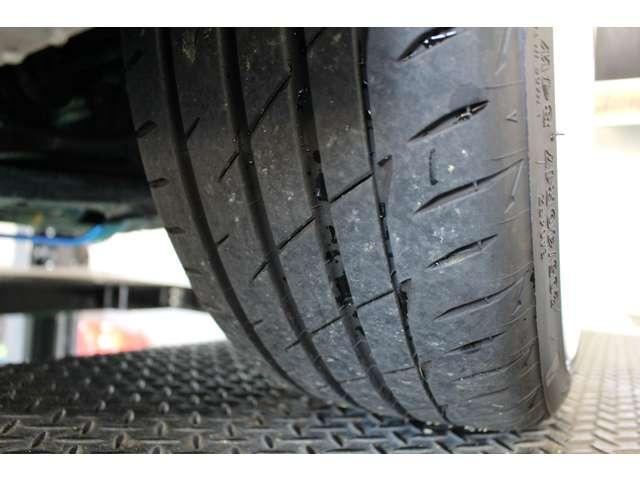 シビック タイプＲ　ＦＵＪＩＴＳＵＢＯエキマニ／マフラー・ゼロ１０００チャンバー・車高調・ＲＡＹＳＴＥ３７・前後ロアアームバー・ＣＵＳＣＯスタビ・リジカラ・ナビＴＶ・ＬＥＤライト・ＥＴＣ・保証書／取説／スペアキー有（9枚目）