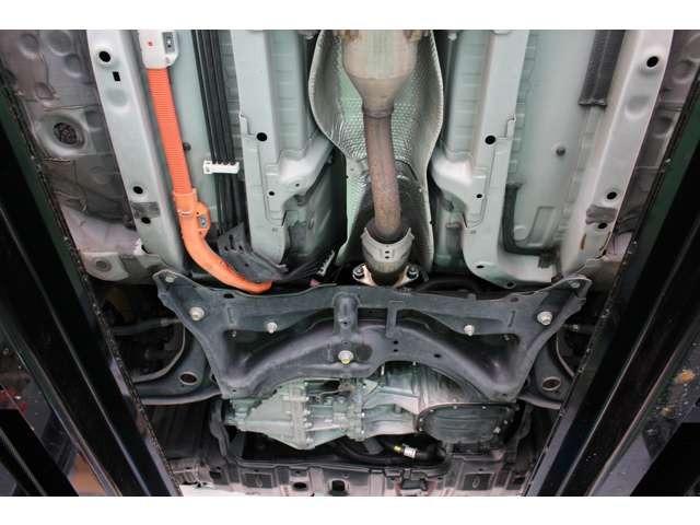 カローラフィールダー ハイブリッドＧ　ダブルバイビー　純正ナビ地デジＴＶ・バックカメラ・ＬＥＤヘッドライト・キーフリー・プッシュスタート・シートヒーター・純正１６インチアルミ・禁煙車・保証書／取説／スペアキー有・トヨタセーフティーセンス（32枚目）