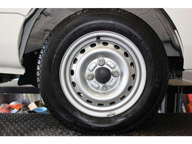 ハイゼットトラック スタンダードＳＡＩＩＩｔ　三方開　オートマ車　パワーウインドウ　エアコン　パワーステアリング　スマートアシスト　積載可能量３５０ｋｇ（9枚目）