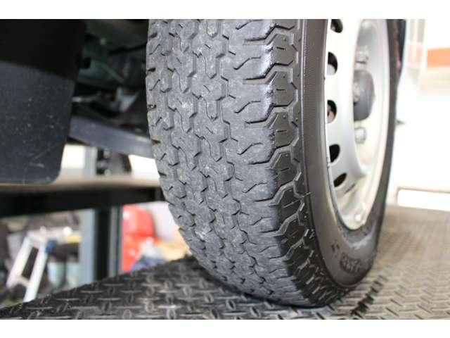 ハイゼットトラック スタンダードＳＡＩＩＩｔ　三方開　オートマ車　パワーウインドウ　エアコン　パワーステアリング　スマートアシスト　積載可能量３５０ｋｇ（10枚目）