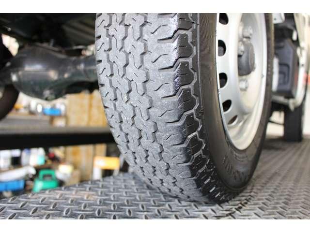 ハイゼットトラック スタンダードＳＡＩＩＩｔ　三方開　オートマ車　パワーウインドウ　エアコン　パワーステアリング　スマートアシスト　積載可能量３５０ｋｇ（12枚目）