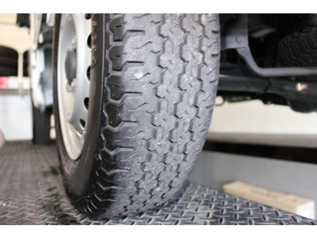 ハイゼットトラック スタンダードＳＡＩＩＩｔ　三方開　オートマ車　パワーウインドウ　エアコン　パワーステアリング　スマートアシスト　積載可能量３５０ｋｇ（14枚目）