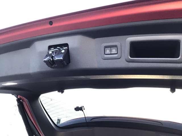 CX-60 3.3 XD エクスクルーシブ モード ディーゼルターボ 大型サンルーフ BOSEサウンドシステム 衝突軽減 パワーシート USB スマートキー クリアランスソナー 盗難防止装置 アルミホイール シートヒーター バックモニター 横滑り防止装置 キーレス(13枚目)