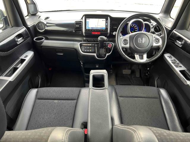 Ｎ－ＢＯＸカスタム Ｇ・ターボＬパッケージ　ＥＴＣ　バックカメラ　両側電動スライドドア　ナビ　ＴＶ　オートクルーズコントロール　オートライト　スマートキー　アイドリングストップ　電動格納ミラー　ベンチシート　ＣＶＴ　ＥＳＣ　ＣＤ　ＤＶＤ再生（2枚目）