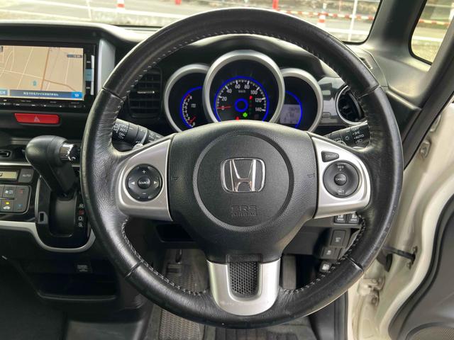 Ｎ－ＢＯＸカスタム Ｇ・ターボＬパッケージ　ＥＴＣ　バックカメラ　両側電動スライドドア　ナビ　ＴＶ　オートクルーズコントロール　オートライト　スマートキー　アイドリングストップ　電動格納ミラー　ベンチシート　ＣＶＴ　ＥＳＣ　ＣＤ　ＤＶＤ再生（3枚目）