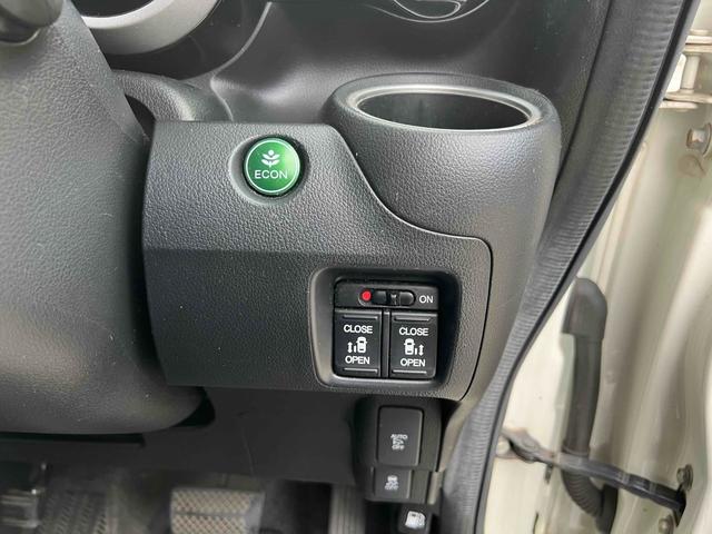 Ｎ－ＢＯＸカスタム Ｇ・ターボＬパッケージ　ＥＴＣ　バックカメラ　両側電動スライドドア　ナビ　ＴＶ　オートクルーズコントロール　オートライト　スマートキー　アイドリングストップ　電動格納ミラー　ベンチシート　ＣＶＴ　ＥＳＣ　ＣＤ　ＤＶＤ再生（9枚目）