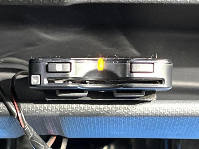 ベースグレード SDナビ 両側電動ドア 禁煙車 Bluetooth再生 ETC HIDヘッド/フォグライト オートライト 純正15AW スマートキー オートエアコン 革巻きステアリング 電動格納ミラー(5枚目)