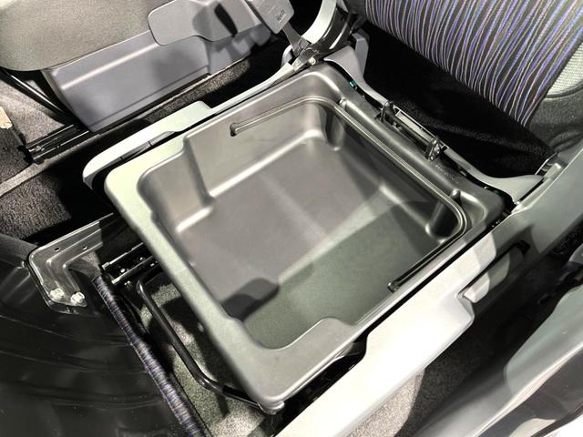 ベースグレード SDナビ 両側電動ドア 禁煙車 Bluetooth再生 ETC HIDヘッド/フォグライト オートライト 純正15AW スマートキー オートエアコン 革巻きステアリング 電動格納ミラー(8枚目)
