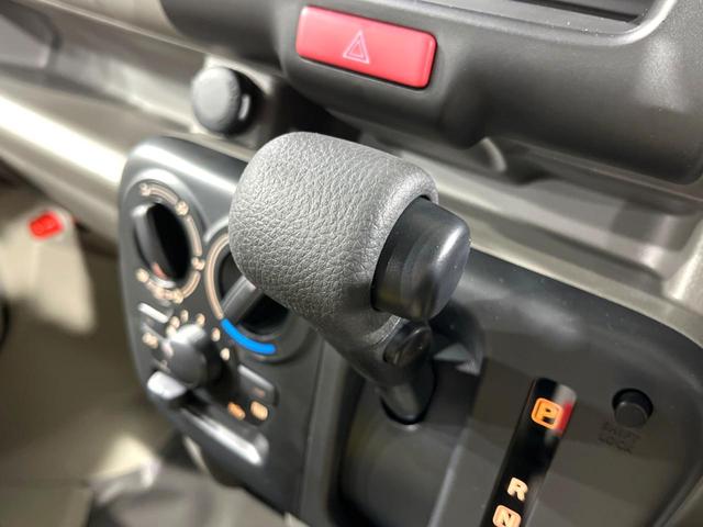 PAリミテッド 届出済未使用車 オートライト アイドリングストップ プライバシーガラス セキュリティアラーム 横滑り防止装置 後席一体可倒式リアシート オーバーヘッドシェルフ(21枚目)