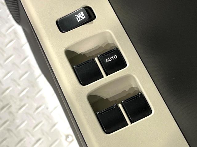 L CDオーディオ セーフティサポート 誤発進抑制機能 車線逸脱警報 コーナーセンサー シートヒーター ETC オートハイビーム アイドリングストップ 盗難防止装置 トラクションコントロール(41枚目)
