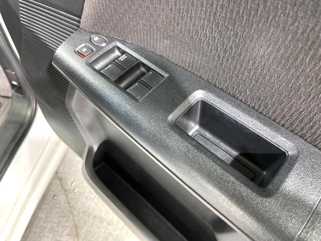 フリード Ｇ　ジャストセレクション　ＳＤナビ　禁煙車　電動スライドドア　バックカメラ　ＥＴＣ　Ｂｌｕｅｔｏｏｔｈ接続　ＨＩＤヘッドライト　オートライト　オートエアコン　スマートキー　電動格納ミラー　プライバシーガラス　盗難防止装置（44枚目）