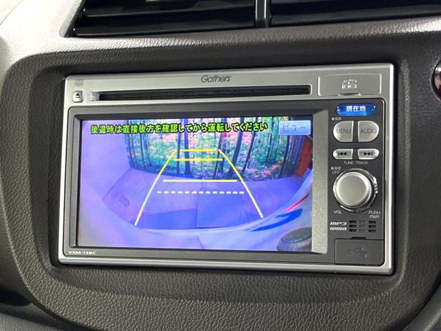 ハイブリッド・スマートセレクション　純正ナビ　禁煙車　クルコン　バックカメラ　ＥＴＣ　１オーナー　ＨＩＤヘッドライト　オートライト　オートエアコン　スマートキー　アイドリングストップ　電動格納ミラー　プライバシーガラス　盗難防止装置(4枚目)