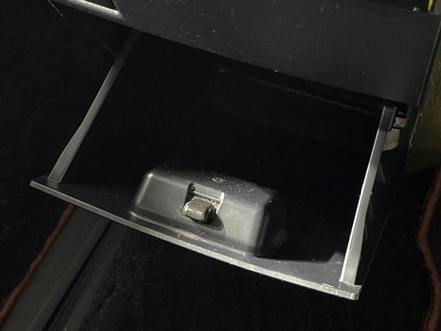 アルファード ２．５Ｓ　Ａパッケージ　タイプブラック　両側電動ドア　純正９インチナビ　バックカメラ　禁煙車　電動リアゲート　ハーフレザーシート　コーナーセンサー　スマートキー　ＬＥＤヘッド　ビルトインＥＴＣ　クルコン　オートライト　デュアルエアコン（52枚目）