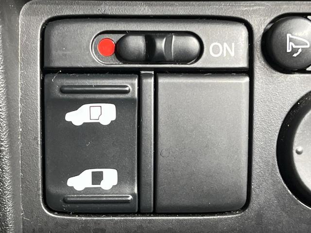 フリードスパイク Ｇ　エアロ　電動スライドドア　ＳＤナビ　禁煙車　スマートキー　ＨＩＤヘッド　ＥＴＣ　オートライト　オートエアコン　純正１５インチアルミ　ＣＤ　ＤＶＤ再生　フルセグ（3枚目）
