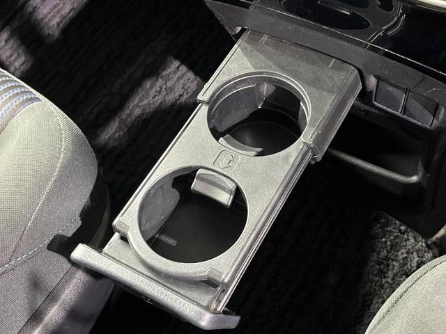ヴォクシー ＺＳ　煌ＩＩ　両側電動ドア　純正ＳＤナビ　後席モニター　バックカメラ　衝突被害軽減システム　禁煙車　スマートキー　ＬＥＤヘッド　ビルトインＥＴＣ　オートハイビーム　オートライト　デュアルエアコン（40枚目）