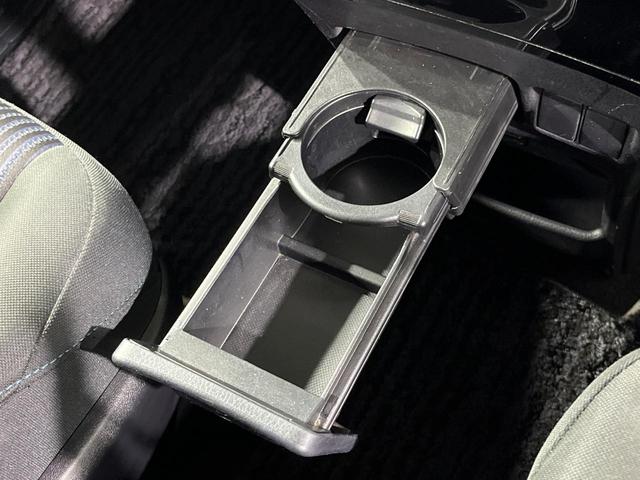 ヴォクシー ＺＳ　煌ＩＩ　両側電動ドア　純正ＳＤナビ　後席モニター　バックカメラ　衝突被害軽減システム　禁煙車　スマートキー　ＬＥＤヘッド　ビルトインＥＴＣ　オートハイビーム　オートライト　デュアルエアコン（41枚目）