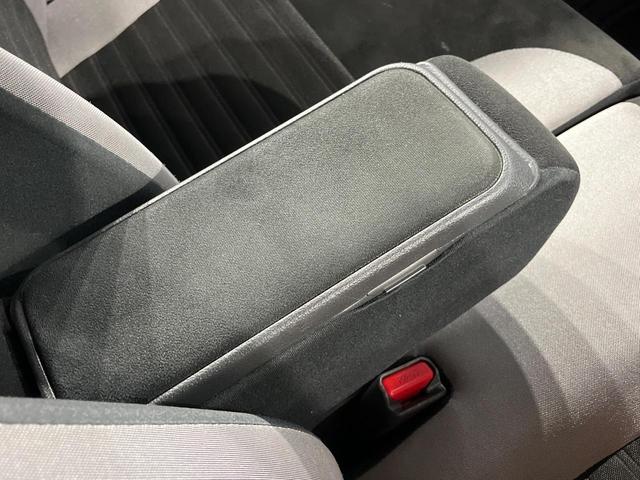 ピクシスジョイ Ｃ　Ｇ　ＳＡＩＩ　ＳＤナビ　バックカメラ　衝突軽減　禁煙車　スマートキー　ＬＥＤヘッド　ＥＴＣ　オートライト　オートエアコン　Ｂｌｕｅｔｏｏｔｈ　ＣＤ／ＤＶＤ再生　ベンチシート　プライバシーガラス　アイドリングストップ（47枚目）