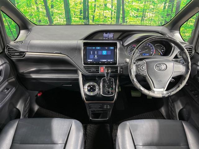 エスクァイア Gi ブラックテーラード 両側電動ドア 純正9型ナビ バックカメラ 衝突軽減装置 禁煙車 ハーフレザーシート ドラレコ スマートキー LEDヘッド ビルトインETC クルコン オートハイビーム 車線逸脱警報 オートライト(2枚目)