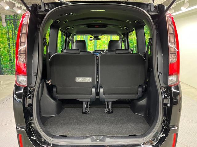 エスクァイア Gi ブラックテーラード 両側電動ドア 純正9型ナビ バックカメラ 衝突軽減装置 禁煙車 ハーフレザーシート ドラレコ スマートキー LEDヘッド ビルトインETC クルコン オートハイビーム 車線逸脱警報 オートライト(11枚目)