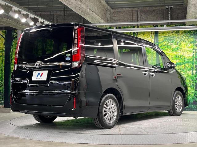 エスクァイア Gi ブラックテーラード 両側電動ドア 純正9型ナビ バックカメラ 衝突軽減装置 禁煙車 ハーフレザーシート ドラレコ スマートキー LEDヘッド ビルトインETC クルコン オートハイビーム 車線逸脱警報 オートライト(18枚目)