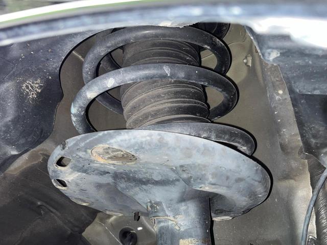 エスクァイア Gi ブラックテーラード 両側電動ドア 純正9型ナビ バックカメラ 衝突軽減装置 禁煙車 ハーフレザーシート ドラレコ スマートキー LEDヘッド ビルトインETC クルコン オートハイビーム 車線逸脱警報 オートライト(21枚目)