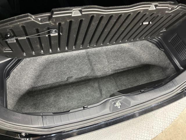 エスクァイア Gi ブラックテーラード 両側電動ドア 純正9型ナビ バックカメラ 衝突軽減装置 禁煙車 ハーフレザーシート ドラレコ スマートキー LEDヘッド ビルトインETC クルコン オートハイビーム 車線逸脱警報 オートライト(57枚目)