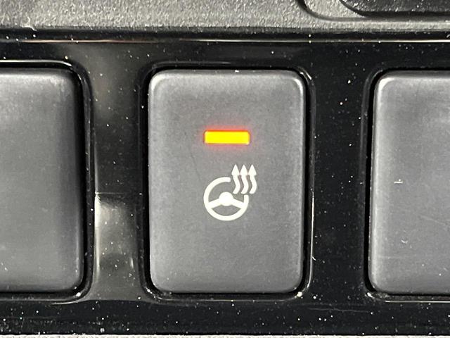 アウトランダーＰＨＥＶ Ｇリミテッドエディション　ＳＤナビ　バックカメラ　禁煙車　衝突軽減装置　４ＷＤ　レーダークルーズコントロール　デュアルエアコン　ＥＴＣ　ＬＥＤヘッドライト　オートライト　純正１８インチＡＷ　前席パワーシート（6枚目）