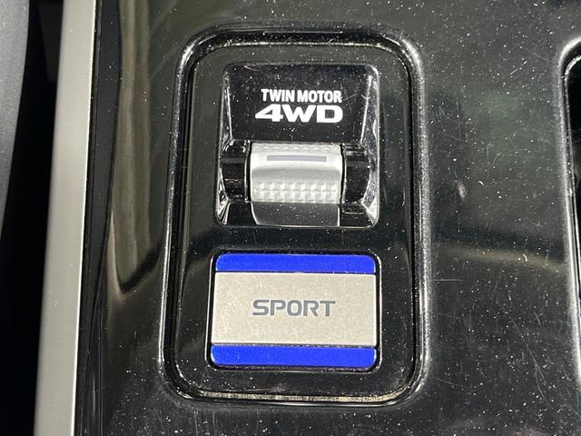 アウトランダーＰＨＥＶ Ｇリミテッドエディション　ＳＤナビ　バックカメラ　禁煙車　衝突軽減装置　４ＷＤ　レーダークルーズコントロール　デュアルエアコン　ＥＴＣ　ＬＥＤヘッドライト　オートライト　純正１８インチＡＷ　前席パワーシート（7枚目）