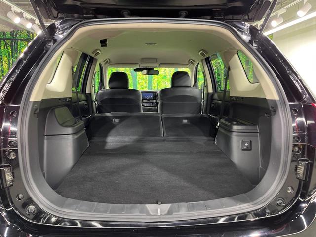アウトランダーＰＨＥＶ Ｇリミテッドエディション　ＳＤナビ　バックカメラ　禁煙車　衝突軽減装置　４ＷＤ　レーダークルーズコントロール　デュアルエアコン　ＥＴＣ　ＬＥＤヘッドライト　オートライト　純正１８インチＡＷ　前席パワーシート（10枚目）