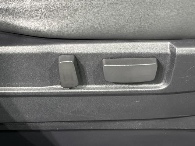 アウトランダーＰＨＥＶ Ｇリミテッドエディション　ＳＤナビ　バックカメラ　禁煙車　衝突軽減装置　４ＷＤ　レーダークルーズコントロール　デュアルエアコン　ＥＴＣ　ＬＥＤヘッドライト　オートライト　純正１８インチＡＷ　前席パワーシート（41枚目）