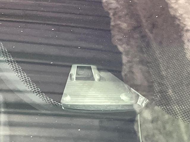 ジェイド ハイブリッドX 純正ナビ バックカメラ 衝突軽減 アダプティブクルーズ 禁煙車 ハーフレザーシート スマートキー LEDヘッド ETC 車線逸脱警報 オートライト オートエアコン ステアリングスイッチ(3枚目)