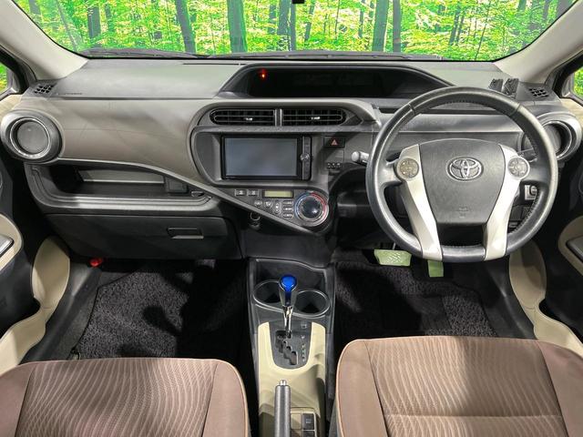 アクア G 純正SDナビ バックカメラ 禁煙車 スマートキー ETC オートエアコン Bluetooth CD DVD再生 フルセグ(2枚目)