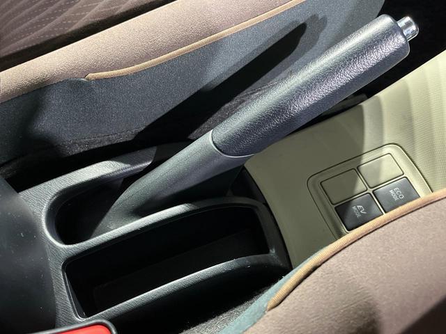 アクア G 純正SDナビ バックカメラ 禁煙車 スマートキー ETC オートエアコン Bluetooth CD DVD再生 フルセグ(38枚目)