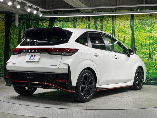 オーラ ニスモ 全周囲カメラ 衝突被害軽減システム レーダークルーズ 禁煙車 ハーフレザーシート コーナーセンサー スマートキー LEDヘッド ETC2.0 オートハイビーム 車線逸脱警報 オートライト(17枚目)