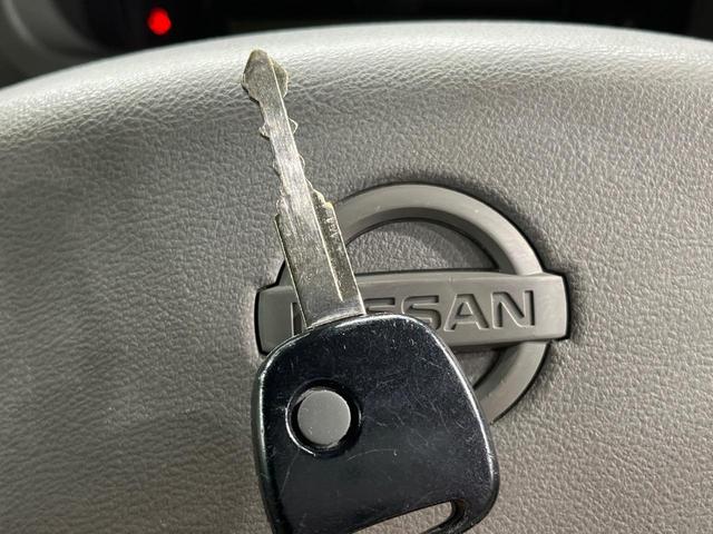 【キーレス】少し離れた場所からでもボタン一つでドアの開錠・施錠ができるのでとっても便利！ドアの鍵穴周りに傷をつけることもありません♪