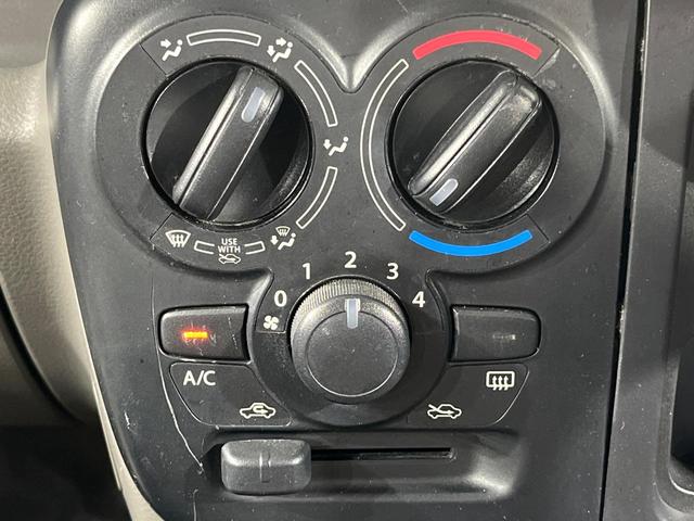 寒い冬も暑い夏も全席に快適な空調を届けてくれる、ダイヤル式エアコンを装備♪