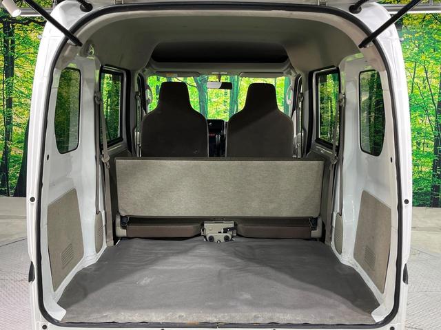 普段のお買い物や通勤、送迎等に十分な荷室スペースを確保しております。セカンドシートを倒すと、大きな荷物の積載も可能です♪