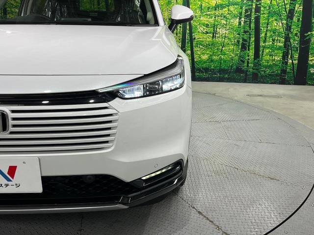 【ＬＥＤヘッドライト】悪天候や夜間走行時も良好な視界を確保し安心して運転できる高輝度ＬＥＤヘッドライトを装備！点灯速度が早く、消費電力も抑えられています。