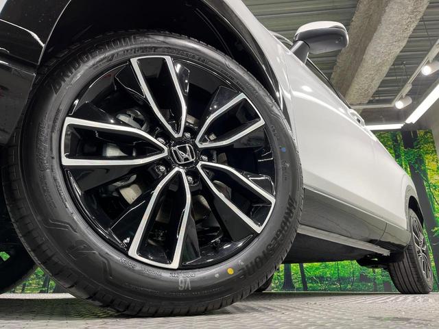 【純正１８インチアルミホイール】外観にマッチした純正アルミホイールを装着しております。各種社外アルミホイールや、スタッドレスタイヤも取扱いしております。是非ご相談ください♪