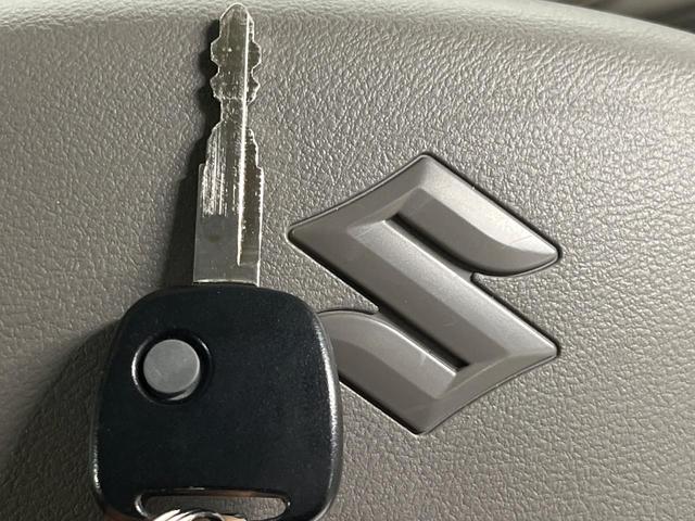 【キーレス】少し離れた場所からでもボタン一つでドアの開錠・施錠ができるのでとっても便利！ドアの鍵穴周りに傷をつけることもありません♪