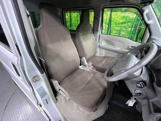 運転席シート廻りは使用感も少なく、良好な状態となっています。丁寧に使われていたことがよくわかりますね。