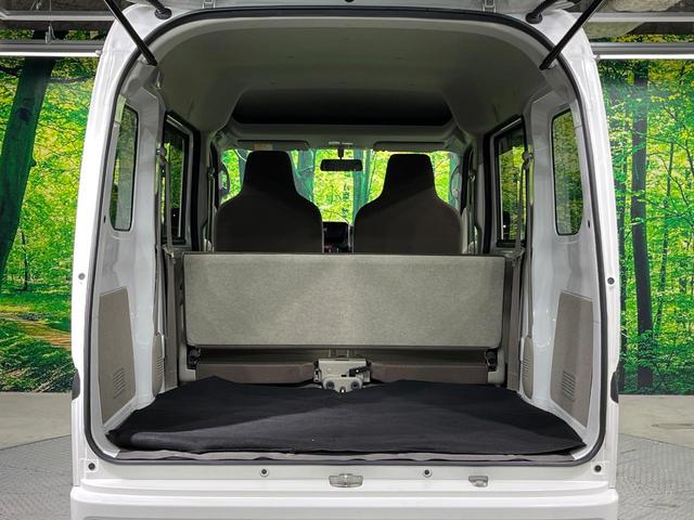 積み下ろしのしやすいデッキにはたっぷりと荷物を積み込んでいただけます。遊びから仕事まで、様々なシーンで頼れます♪