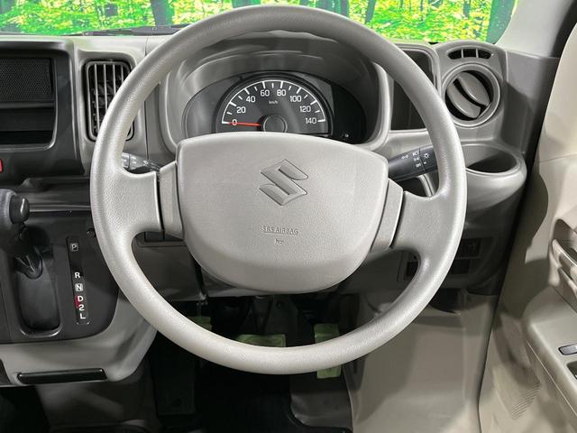 インテリアに合わせたデザインのステアリングは、運転される方のことも考え、運転しやすい形状、大きさです。是非一度、実際に触ってお確かめください。