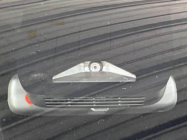 ヴォクシー ハイブリッドＳ－Ｚ　純正１０型ナビ　両側電動ドア　バックカメラ　衝突軽減　レーダークルーズ　禁煙車　ハーフレザーシート　コーナーセンサー　スマートキー　ＬＥＤヘッド　ＥＴＣ　シートヒーター　車線逸脱警報（3枚目）