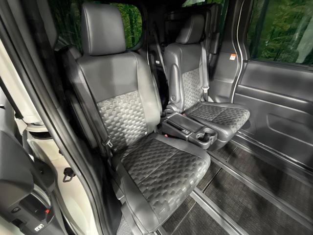 ヴォクシー ハイブリッドＳ－Ｚ　純正１０型ナビ　両側電動ドア　バックカメラ　衝突軽減　レーダークルーズ　禁煙車　ハーフレザーシート　コーナーセンサー　スマートキー　ＬＥＤヘッド　ＥＴＣ　シートヒーター　車線逸脱警報（9枚目）