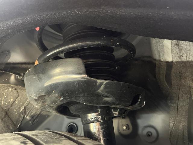 ヴォクシー ハイブリッドＳ－Ｚ　純正１０型ナビ　両側電動ドア　バックカメラ　衝突軽減　レーダークルーズ　禁煙車　ハーフレザーシート　コーナーセンサー　スマートキー　ＬＥＤヘッド　ＥＴＣ　シートヒーター　車線逸脱警報（21枚目）