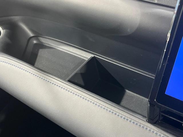 ヴォクシー ハイブリッドＳ－Ｚ　純正１０型ナビ　両側電動ドア　バックカメラ　衝突軽減　レーダークルーズ　禁煙車　ハーフレザーシート　コーナーセンサー　スマートキー　ＬＥＤヘッド　ＥＴＣ　シートヒーター　車線逸脱警報（46枚目）