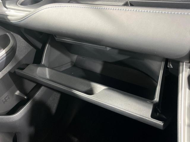 ヴォクシー ハイブリッドＳ－Ｚ　純正１０型ナビ　両側電動ドア　バックカメラ　衝突軽減　レーダークルーズ　禁煙車　ハーフレザーシート　コーナーセンサー　スマートキー　ＬＥＤヘッド　ＥＴＣ　シートヒーター　車線逸脱警報（47枚目）
