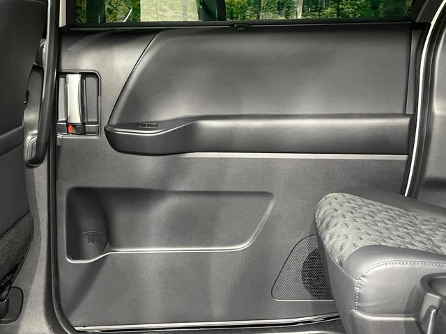 ヴォクシー ハイブリッドＳ－Ｚ　純正１０型ナビ　両側電動ドア　バックカメラ　衝突軽減　レーダークルーズ　禁煙車　ハーフレザーシート　コーナーセンサー　スマートキー　ＬＥＤヘッド　ＥＴＣ　シートヒーター　車線逸脱警報（59枚目）