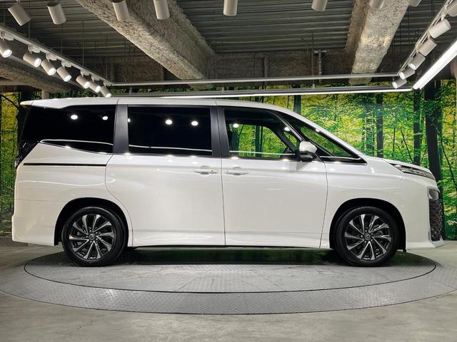 ヴォクシー ハイブリッドＳ－Ｚ　純正１０型ナビ　両側電動ドア　バックカメラ　衝突軽減　レーダークルーズ　禁煙車　ハーフレザーシート　コーナーセンサー　スマートキー　ＬＥＤヘッド　ＥＴＣ　シートヒーター　車線逸脱警報（68枚目）